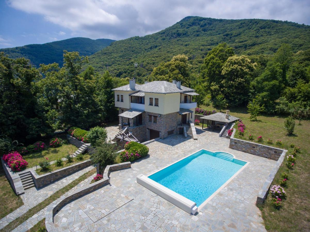 Luxury Villa With Pool In Tsagkarada Exterior foto